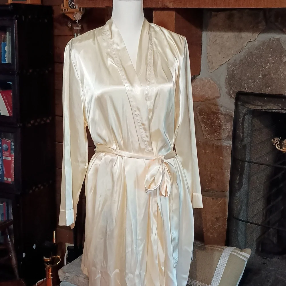 Morgan Taylor Intimates NWT Robe - Picture 5 of 6